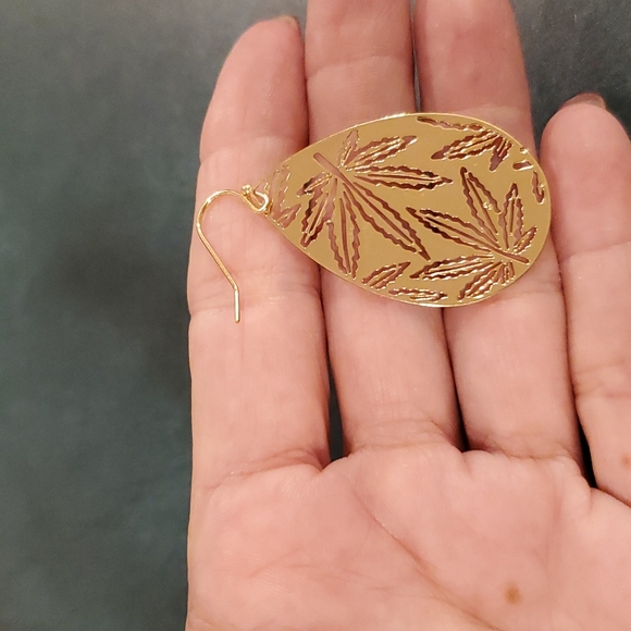 Metal leaf 420 print graphics goldtone pierced Teardrop - Picture 6 of 7